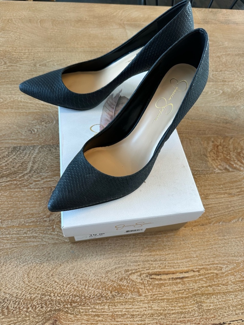 Jessica Simpson Levin Black Pump heels